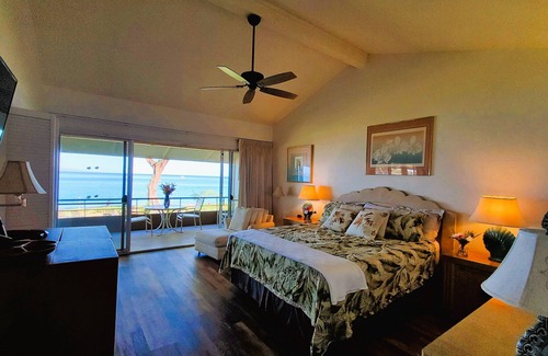 Kaanapali Resort | Beachfront unit with Everlasting Memories, Select dates to see discounted rates!