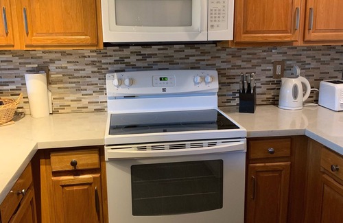 Wailua Condo | Beautiful condo with air conditioning in the bedrooms, ocean 100 yards of unit.