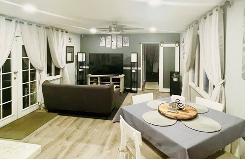 Ka'a'awa House | Beautiful Country Living 3-Bedroom Home with Patio- 30 Day Hawaii Rental