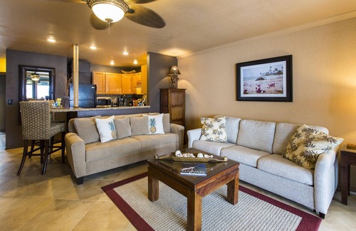 Historic Kailua Village Condo | Beautiful Oceanfront Kona Reef Resort Private Top Floor Condo A33, AC throughout
