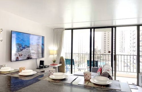 Waikiki Condo | Beautiful Waikiki Banyan 1BR/Free PRKG W/Balcony