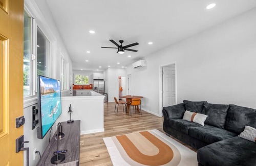 Wahiawa House | Beautifully Remodeled 3/2 space in Wahiawa Heights
