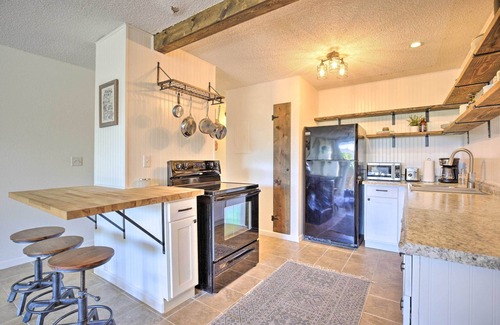 Historic Kailua Village Condo | Big Island Condo w/Pool Access: Walk to Beach!