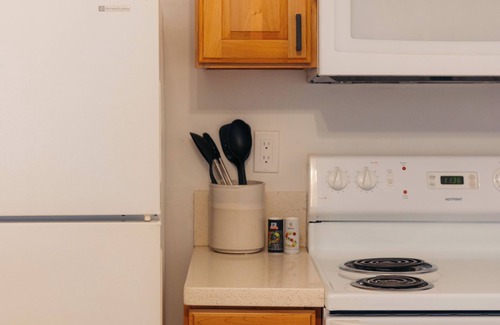 Downtown Honolulu Condo | Bishop Suites Downtown Honolulu by Castle, 1-Bedroom Mountain View Suite