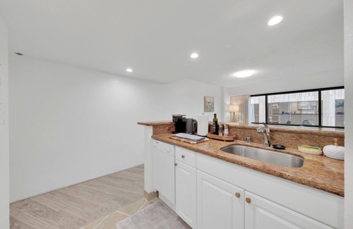 Downtown Honolulu Condo | Bishop Suites Downtown Honolulu by Castle, 1 Bedroom Ocean View #4007