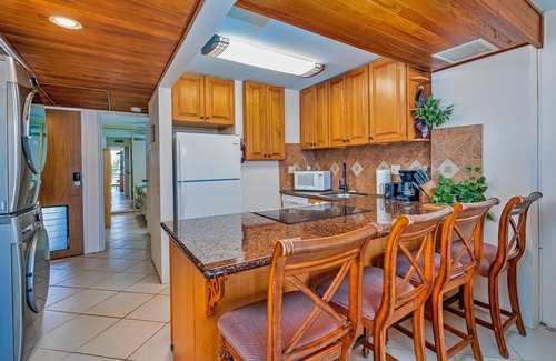 Makaha Villa | BLOWOUT-Avail dates on Sale - Amazing Ocean Front - (HP-104)