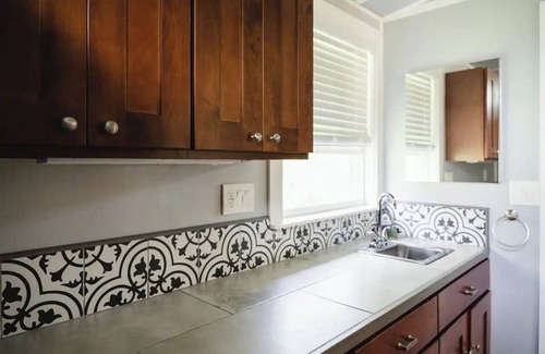 Kapoho Hotel | Botanical Twin Suite: Overlooking the Private Gardens