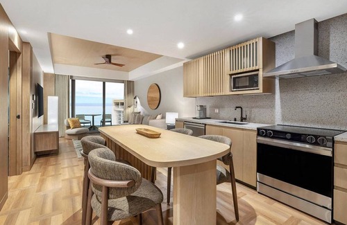 Waikiki Resort | BRAND-NEW OCEAN VIEW LUXURY IN WAIKIKI