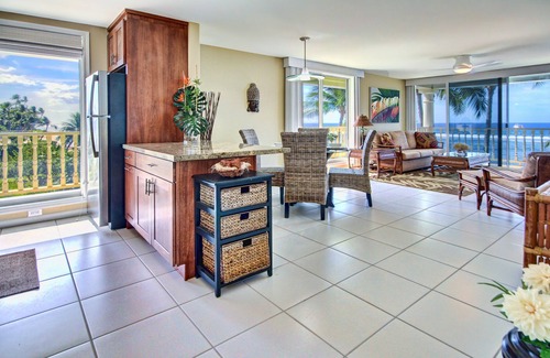 Historic Lahaina Front Street Condo | Bright Corner Oceanfront Unit with Stunning Sunsets