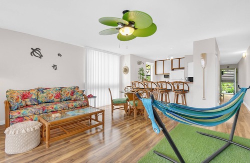 Historic Kailua Village Apartment | Casa Tropical Kona in Kailua-Kona with an ocean view & pool - walk to the beach