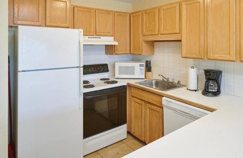 Nawiliwili Apartment | Central Kauai Location – Walk to Beach, Enjoy Pool & Explore the Island Easily