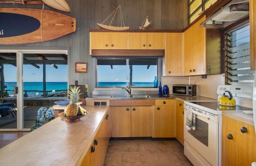 Kailua-Kona House | Charming Oceanfront Home on Ali'i Drive
