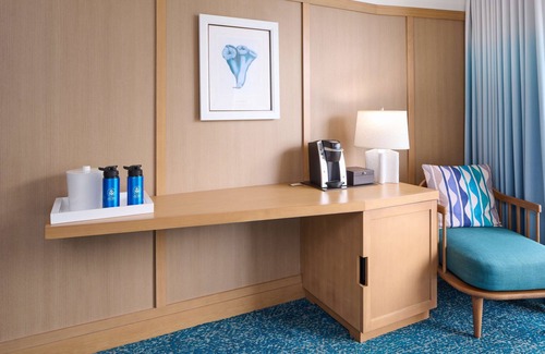Waikiki Apartment | Charming Tropical Getaway with Outdoor Pool! Steps to Waikiki Beach!