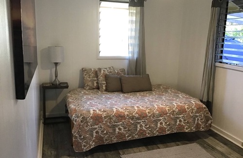 Waialee Bed & Breakfast | Clean single room across the street from the beach. 5 min walk to Historic town