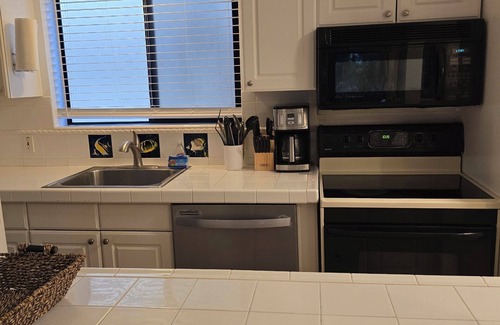 Maalaea Condo | Cool 1BD Entire Condo On The Beach in Maalaea Harbor