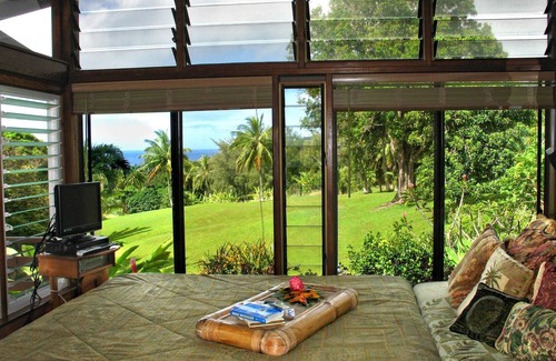 Hana Apartment | Couples & Honeymooners. Privacy & Romance! 7 Sacred Pools