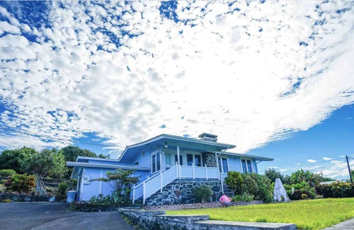 Honalo House | Cozy Oceanview House on 1 acre Orchard