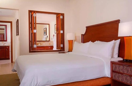 Ko Olina Resort | Deluxe Ocean View Studio Marriott Ko Olina Beach Club! 6/25/2027 - 7/2/2027.