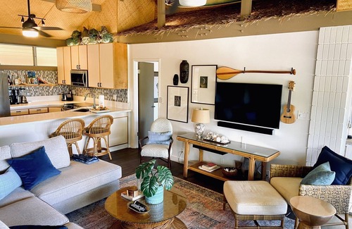 Kihei Condo | Designer Oceanfront Penthouse! 5⭐️ Luxury. Panoramic Views and Steps to the Beach