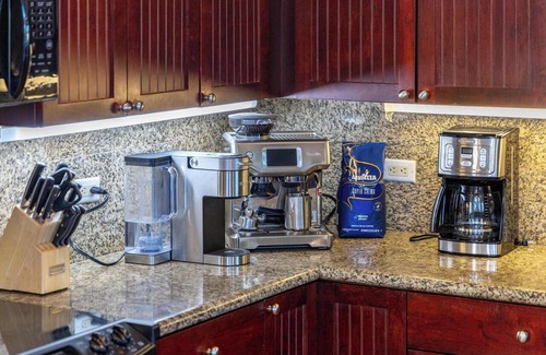 Waikoloa House | Desirable Villa Walk 2 beach Light & Bright Heated Pool