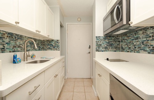Waikiki Condo | *Diamond Head, Ocean, and Park Views*