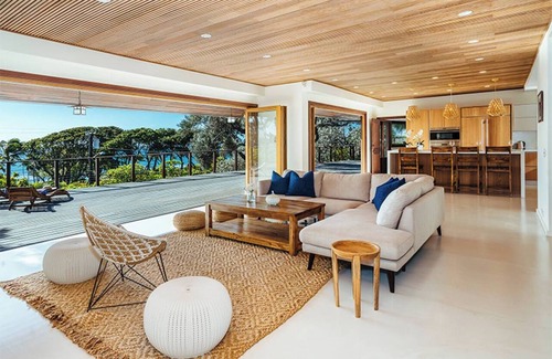Kahala House | Diamond Head Tranquility: 4BR Ocean View Home