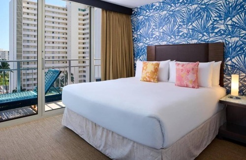 Diamond Head - Kapahulu - St. Louis Hotel | Diamond Head View Junior Suite | Kaimana Beach Hotel | Steps to the Beach