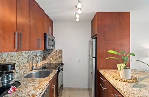 Historic Lahaina Front Street Condo | Direct Oceanfront Studio with Lanai & Sunset Views -Lahaina Shores 509