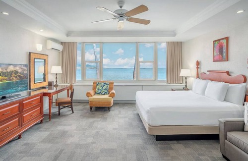 Kahului Hotel | Discover Kahului | Beach Adventures | Outdoor Pool, Pets Allowed, Oceanfront!