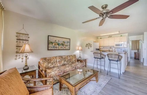 Kahana Condo | Easygoing Lahaina Stay with Pool and Views