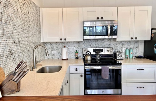Kuau Apartment | Eco-Friendly Condo on Road to Hāna - Walk to Beach