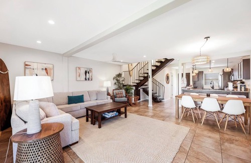 Downtown Lahaina House | Elegant Island Retreat | Remodeled 2BR/3BA Townhome | A/C | Sleeps 7