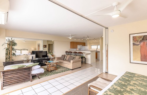 Waikiki Condo | Enjoy beaches, Gorgeous sunset at Waikiki Shore 0612 w/nearby parking