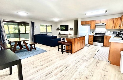 Kealakekua House | Enjoy Mac Nut Farm living! Enjoy all the mac nuts your heart desires!