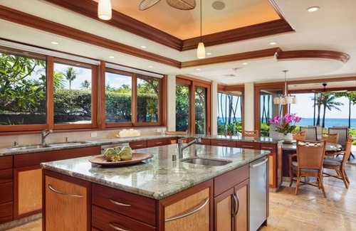 Kamuela Resort | Enjoy Pauoa Beach Club’s spa, gym, pool, and oceanfront privacy.