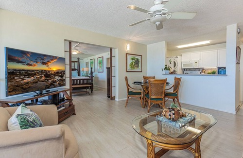 Kihei Condo | Epic Sunsets. Oceanview 2 BR. Walk to Beach and Shops.