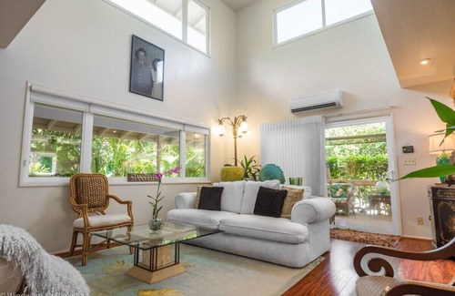 Ka'a'awa House | Escape to Paradise- AC, Kayaks,Ocean across street