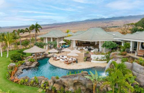 Kamuela House | Experience luxury at Hale 'O Ka La in Kamuela, featuring 5 bedrooms and stunning amenities.