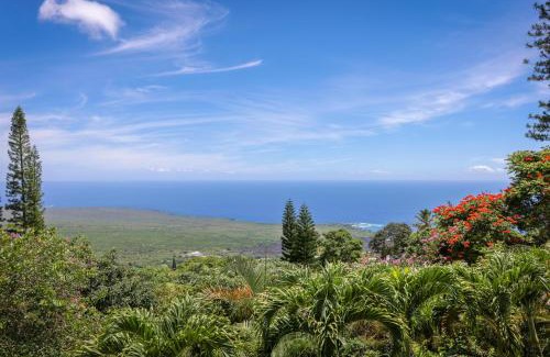 Honaunau-Napoopoo House | Experience ocean views at Hale Mauka, a spacious 3-bedroom retreat in Captain Cook, HI.