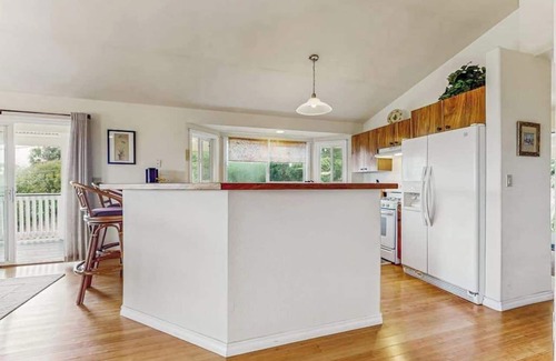 Kamuela House | Family Comfort with Mountain Views & Hot Tub in Waimea