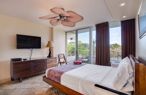 Waikiki Apartment | 🕰Feel the warm décor of🎗pink, tans, & browns in 311 at Waikiki Grand Hotel®🗺