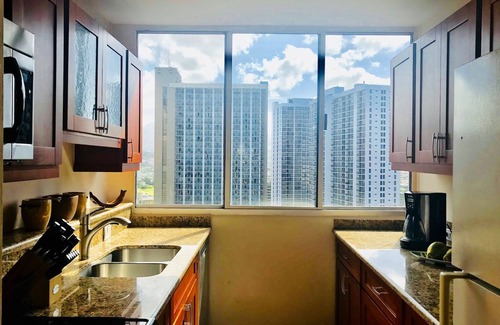Waikiki Condo | Foster Twr 2504A NEW REMODEL 1 BR/1BA 25th FLOOR Panoramic View Ocean & Mountain