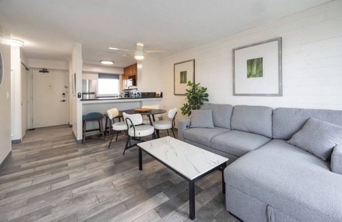 Waikiki Condo | Free parking 2-bedroom condo in Waikiki, cool breeze w/A/C. Sleeps 6