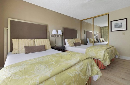 Wailua Hotel | Garden Oasis: Reconnect with Nature! Room w/Balcony! 3 Outdoor Pools + Parking