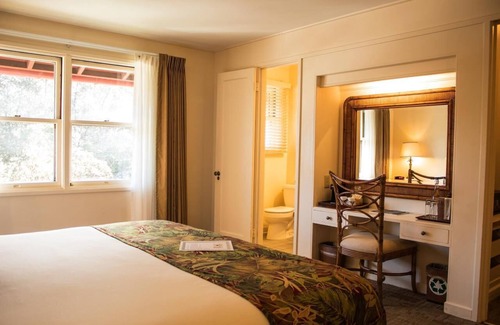 Volcano Hotel | Get Ready for Blissful Getaway! Two Comfy Units for 4! Free Parking!