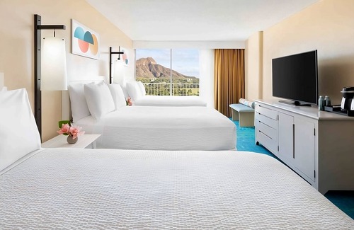 Waikiki Hotel | Great Relaxing Overnight Stay! 4 Diamond Head View Units, Beachfront, Pool