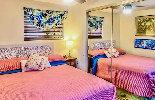 Kailua-Kona Bed & Breakfast | Hale Akala - Surf Ohana
