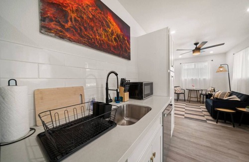 Hilo House | Hale Hideaway - 2 bed/1 bath