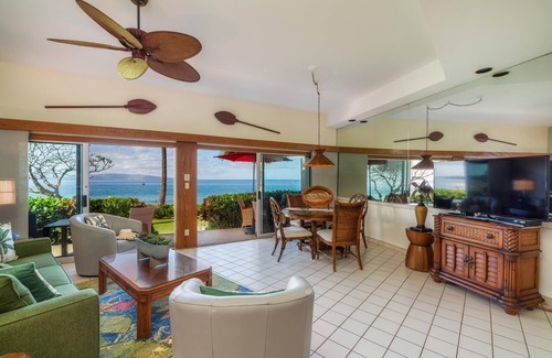 Kihei Condo | Hale Hui Kai 111 Beach front on Keawakapu Beach