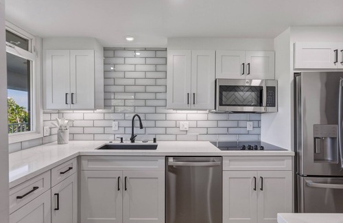 St Louis Heights House | Hale Lilikoi: 4BR Ocean View, Hot Tub & Minivan